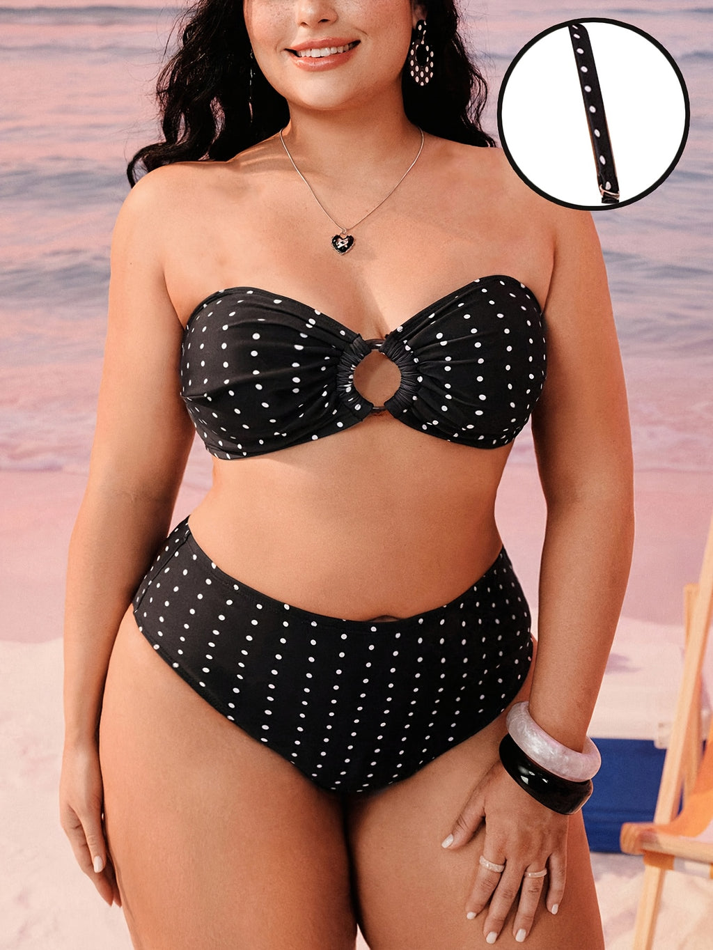 Bikini bandeau grande taille à pois blancs sur fond noir