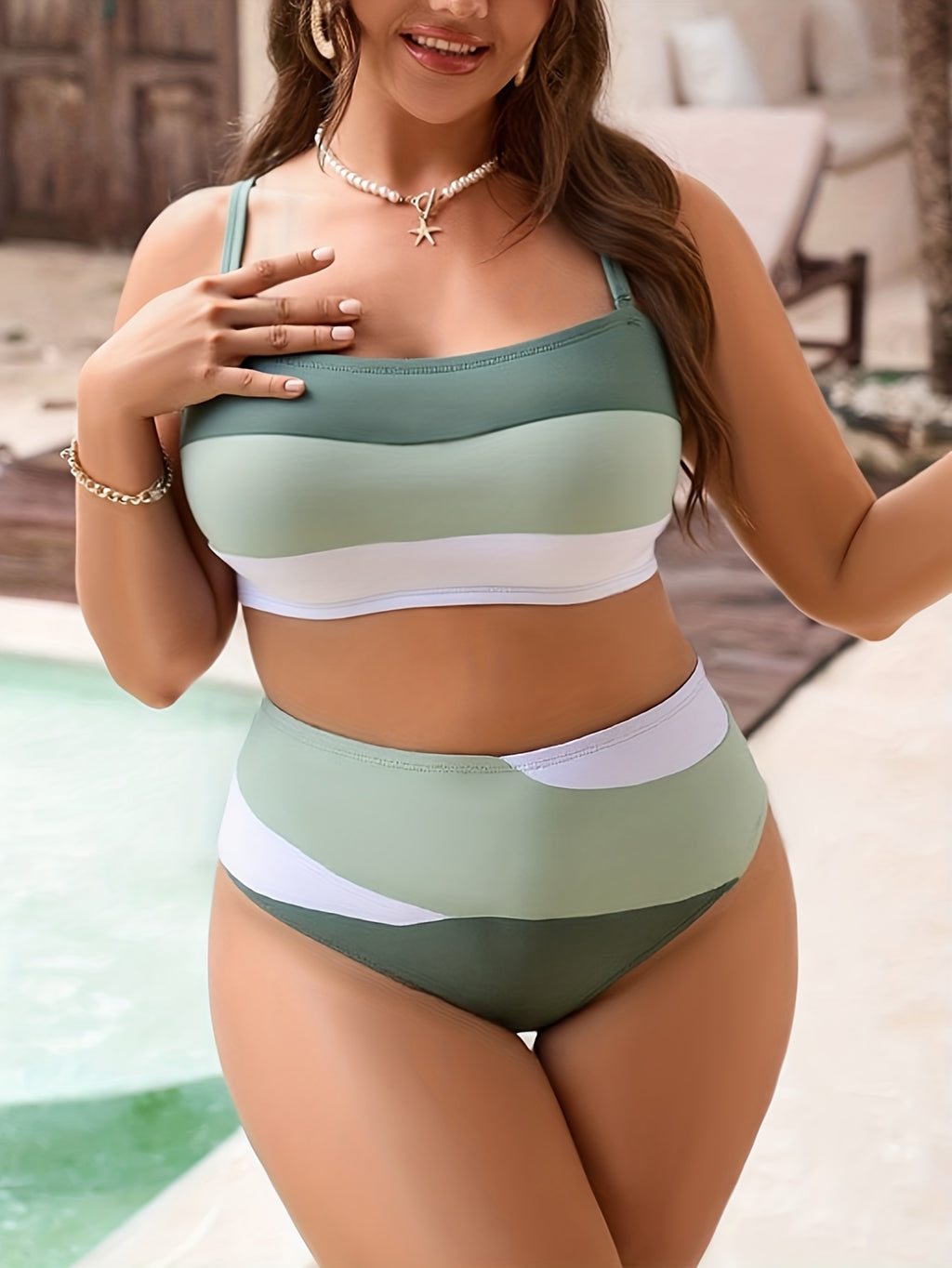 Bikini grande taille à larges bandes vertes et blanches