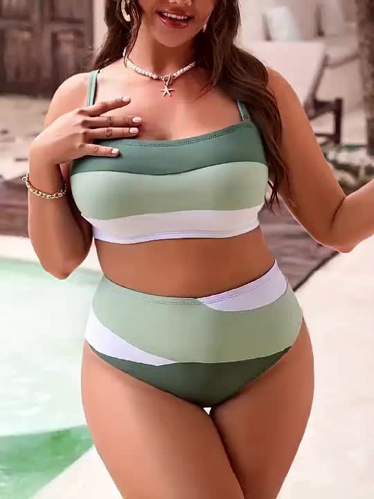 Bikini grande taille à larges bandes vertes et blanches