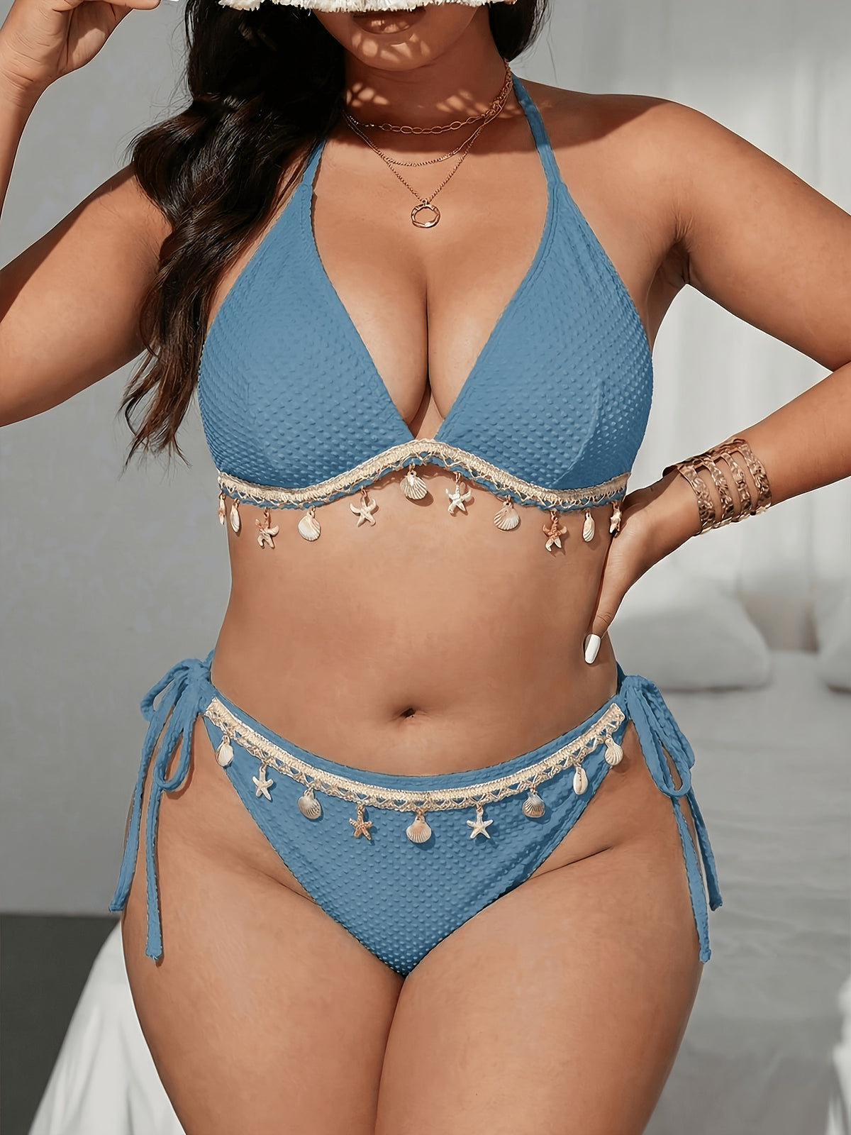 Bikini grande taille bleu gaufré à galon de coquillages