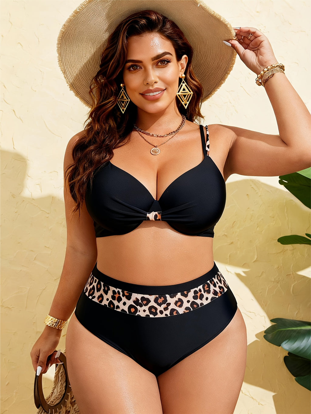 Bikini grande taille noir, trois inserts léopard et un nœud