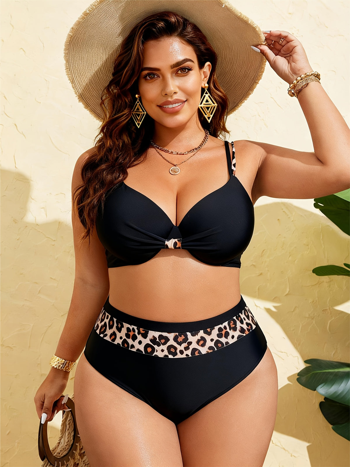 Bikini grande taille noir, trois inserts léopard et un nœud