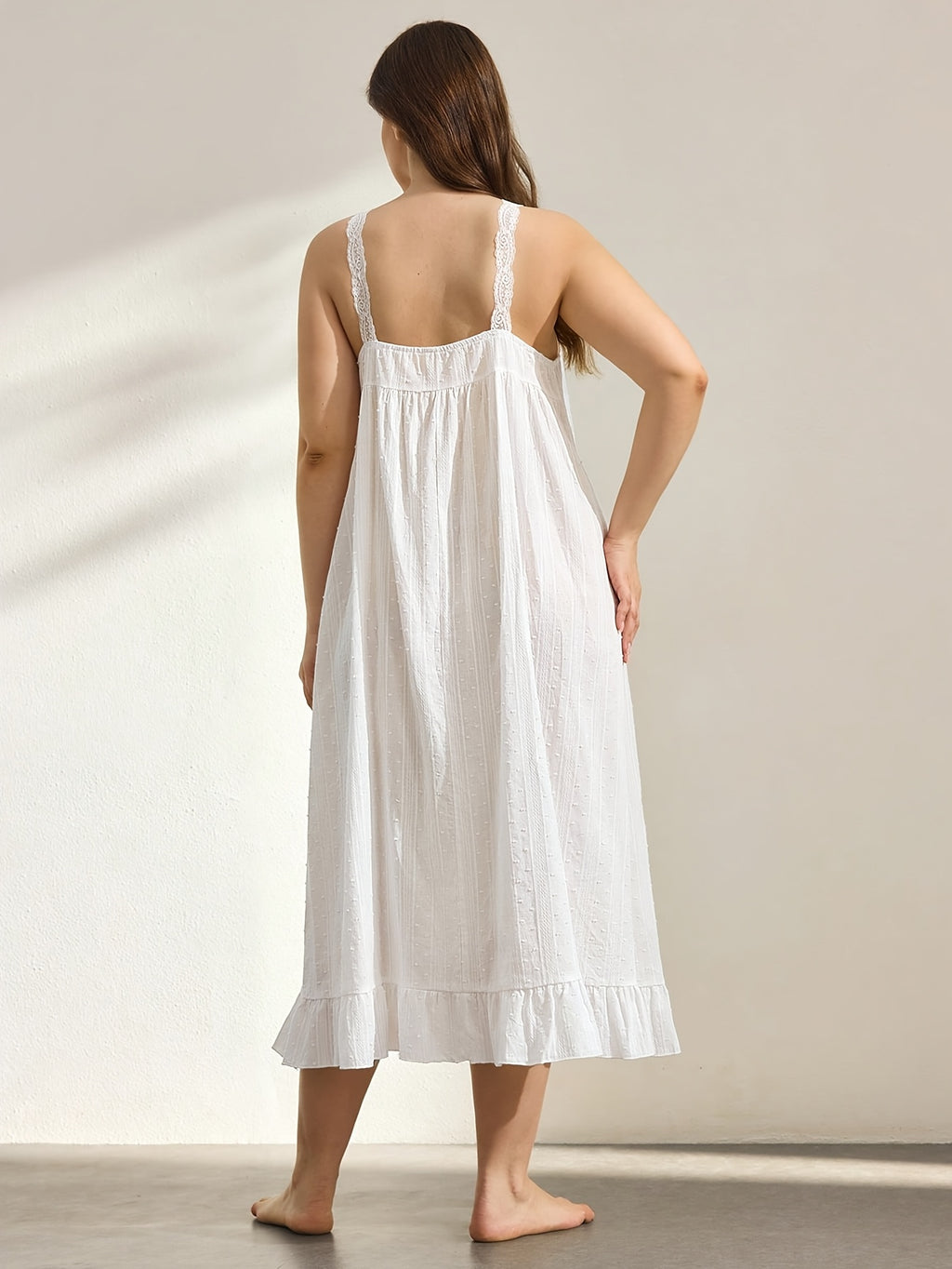 Plumetis blanc et volant froncé, chemise de nuit grande taille