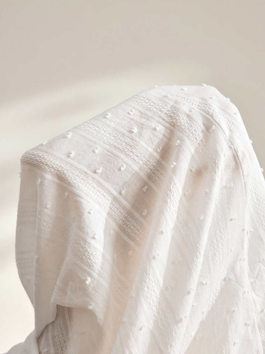 Plumetis blanc et volant froncé, chemise de nuit grande taille