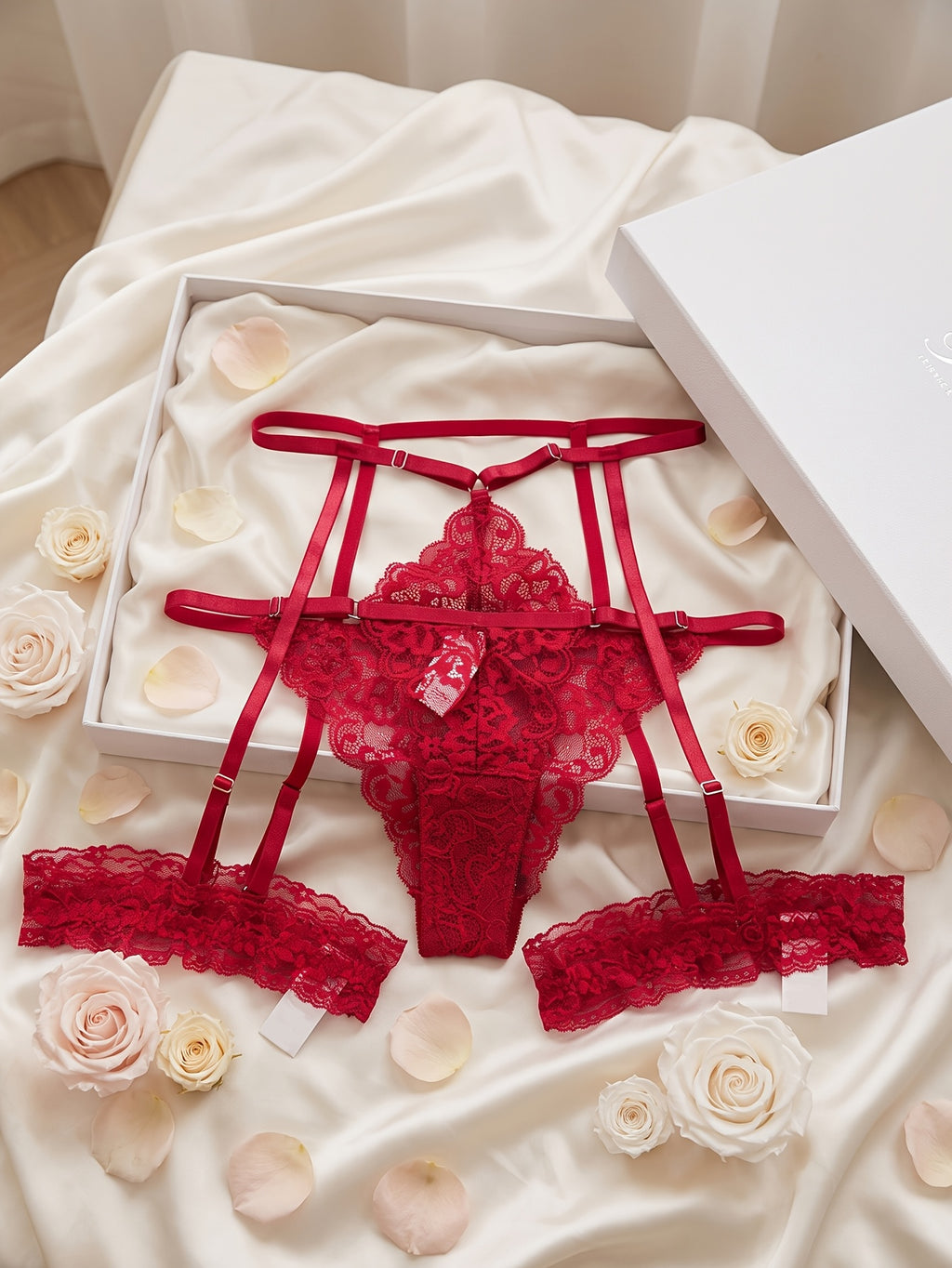 Bralette, string et harnais rouges en dentelle, grande taille
