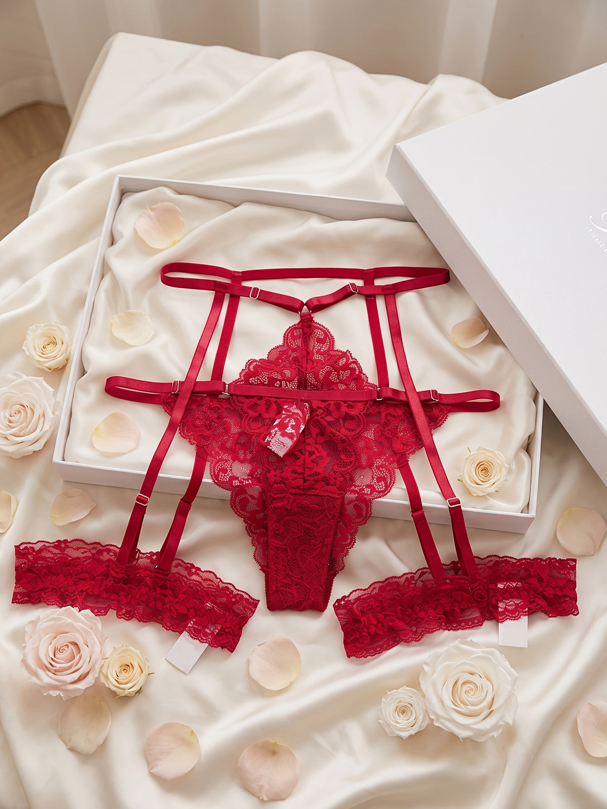 Bralette, string et harnais rouges en dentelle, grande taille