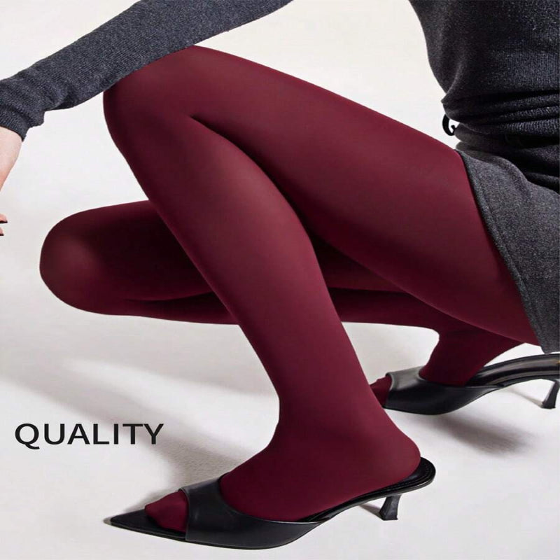 Collant opaque bordeaux grande taille annoncé pour la mi-saison
