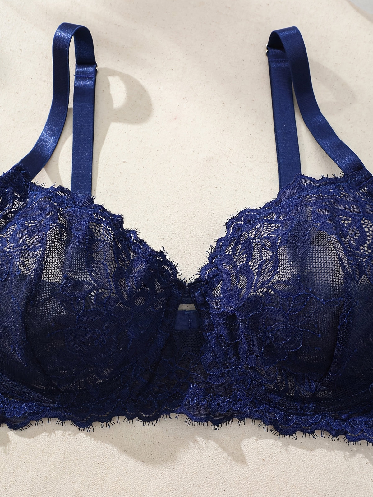 Blanc ou marine, ensemble grande taille en dentelle à cils