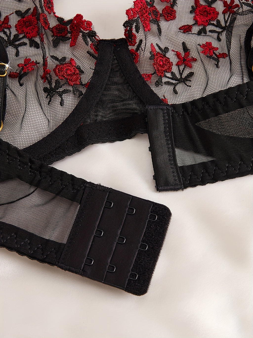 Roses brodées et brides réglables, duo lingerie grande taille