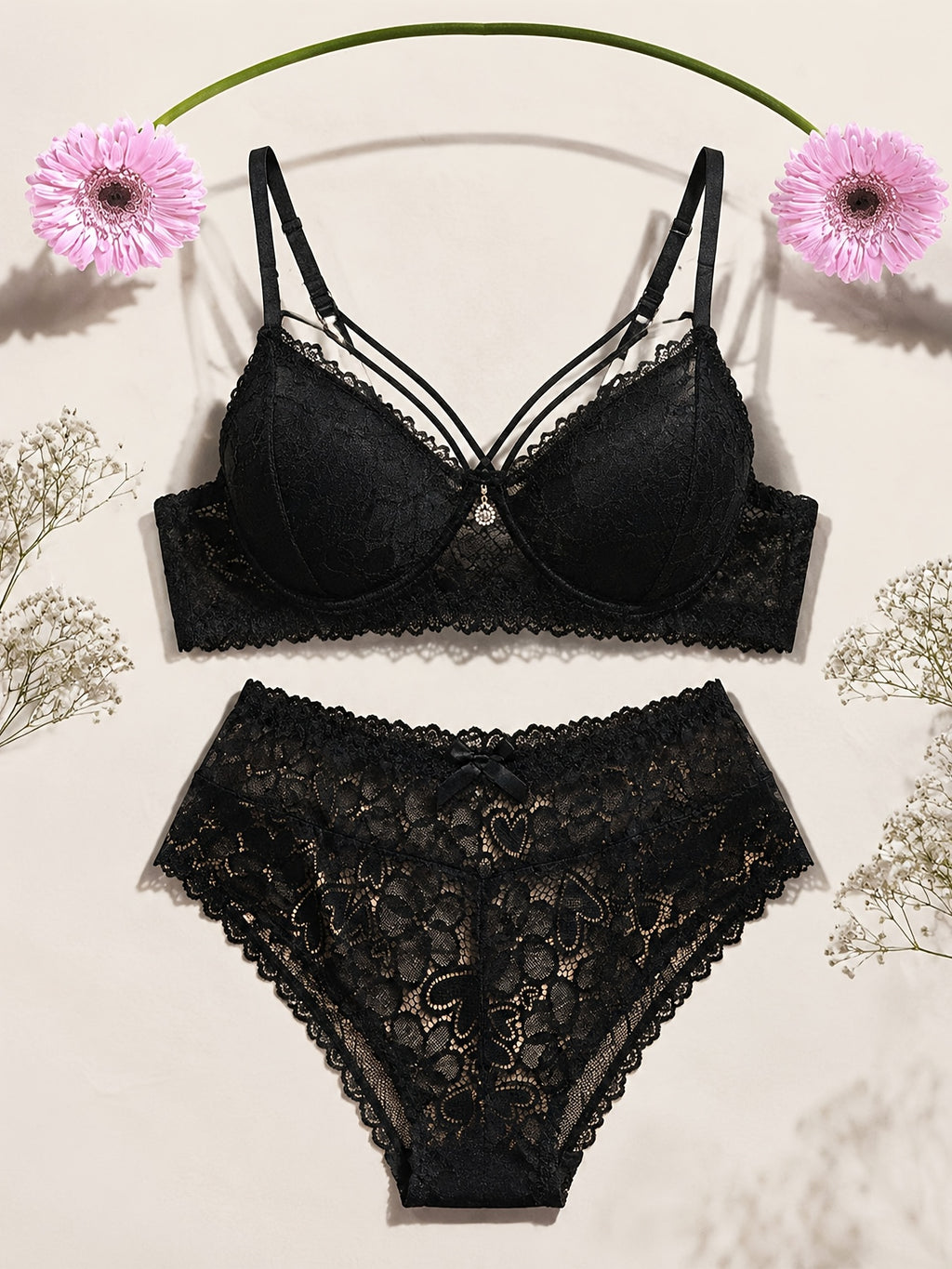 Quatre brides sur un décolleté, dentelle noire grande taille