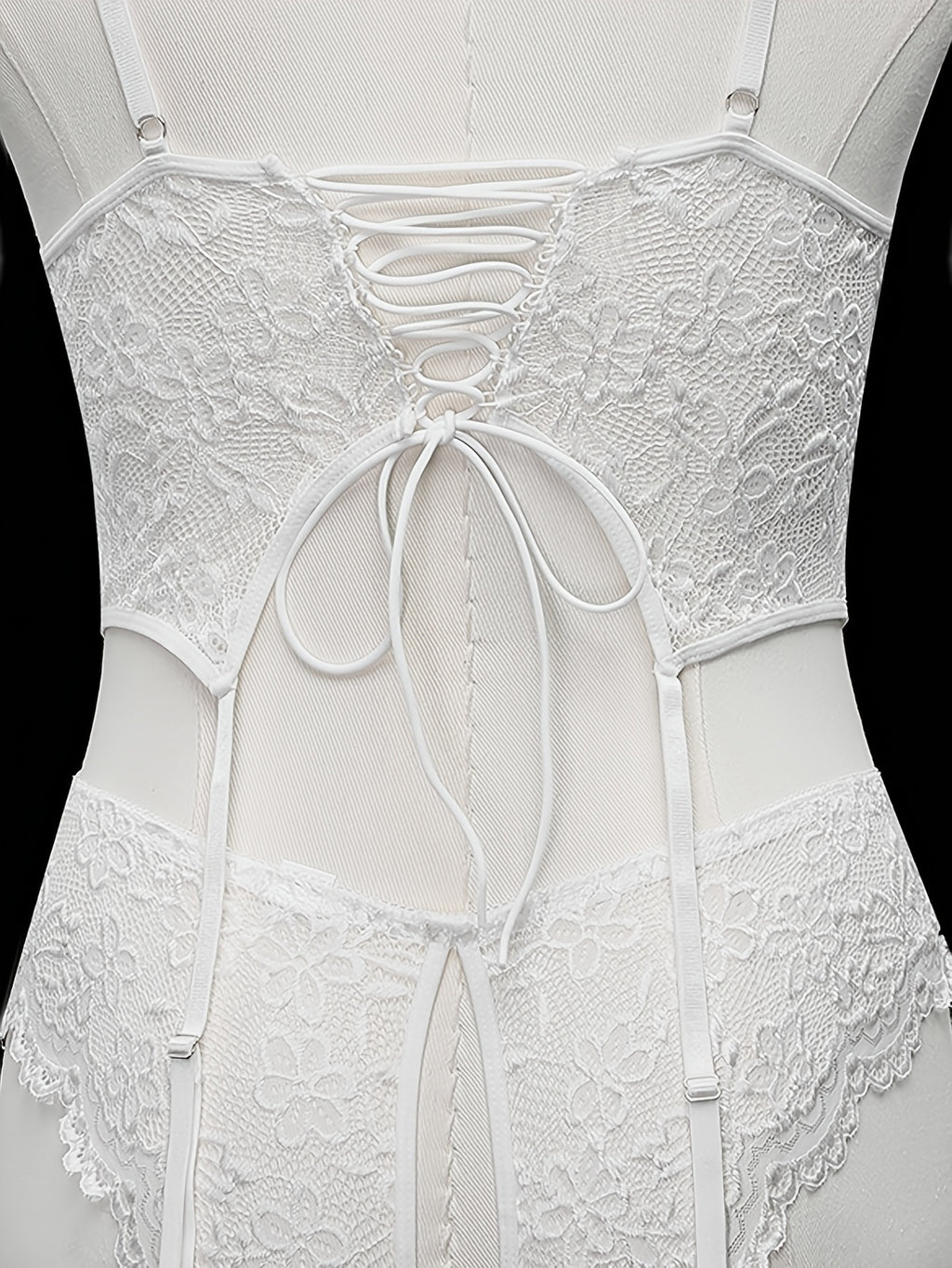 Guêpière grande taille en dentelle blanche, culotte assortie