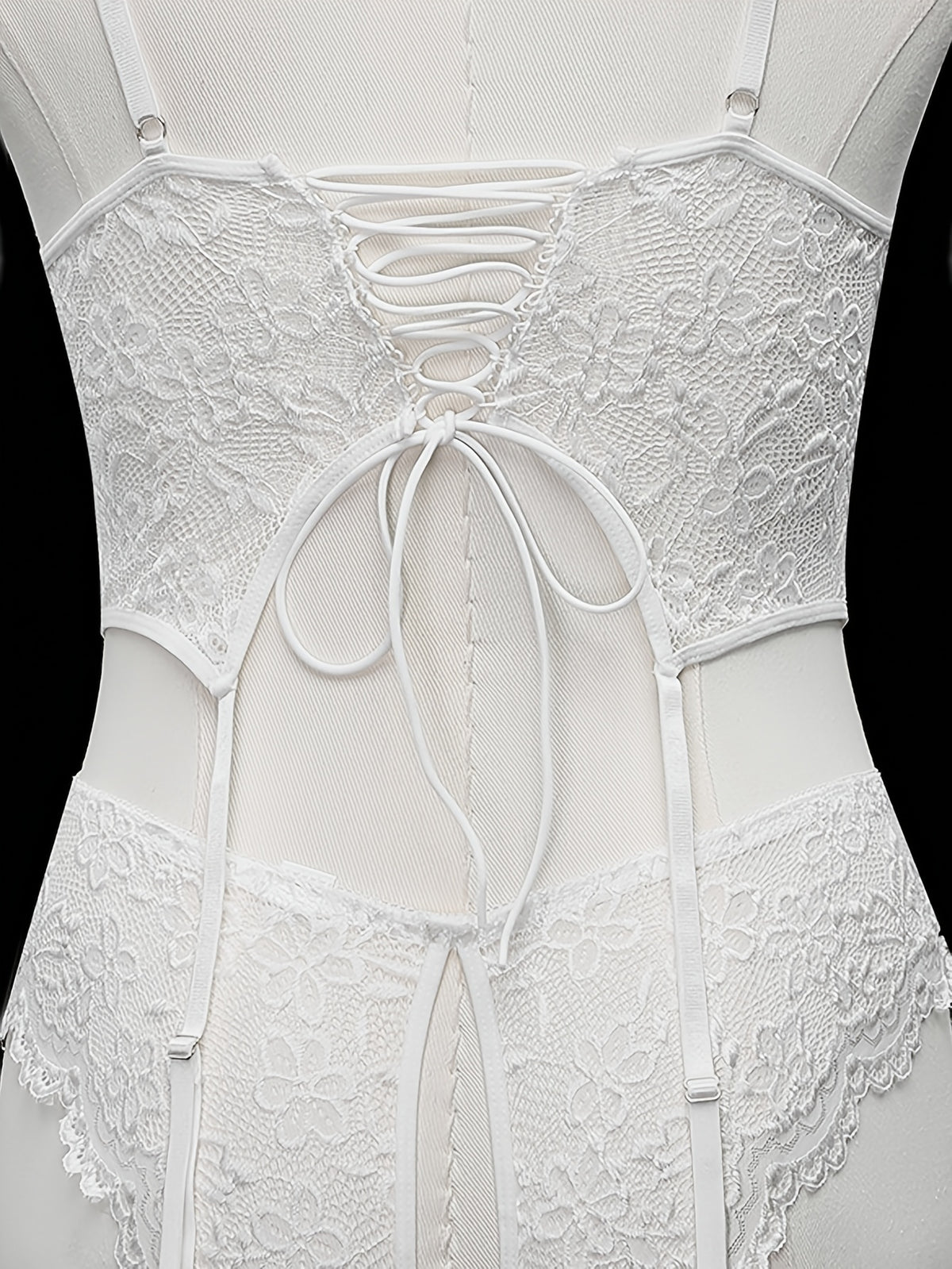 Guêpière grande taille en dentelle blanche, culotte assortie