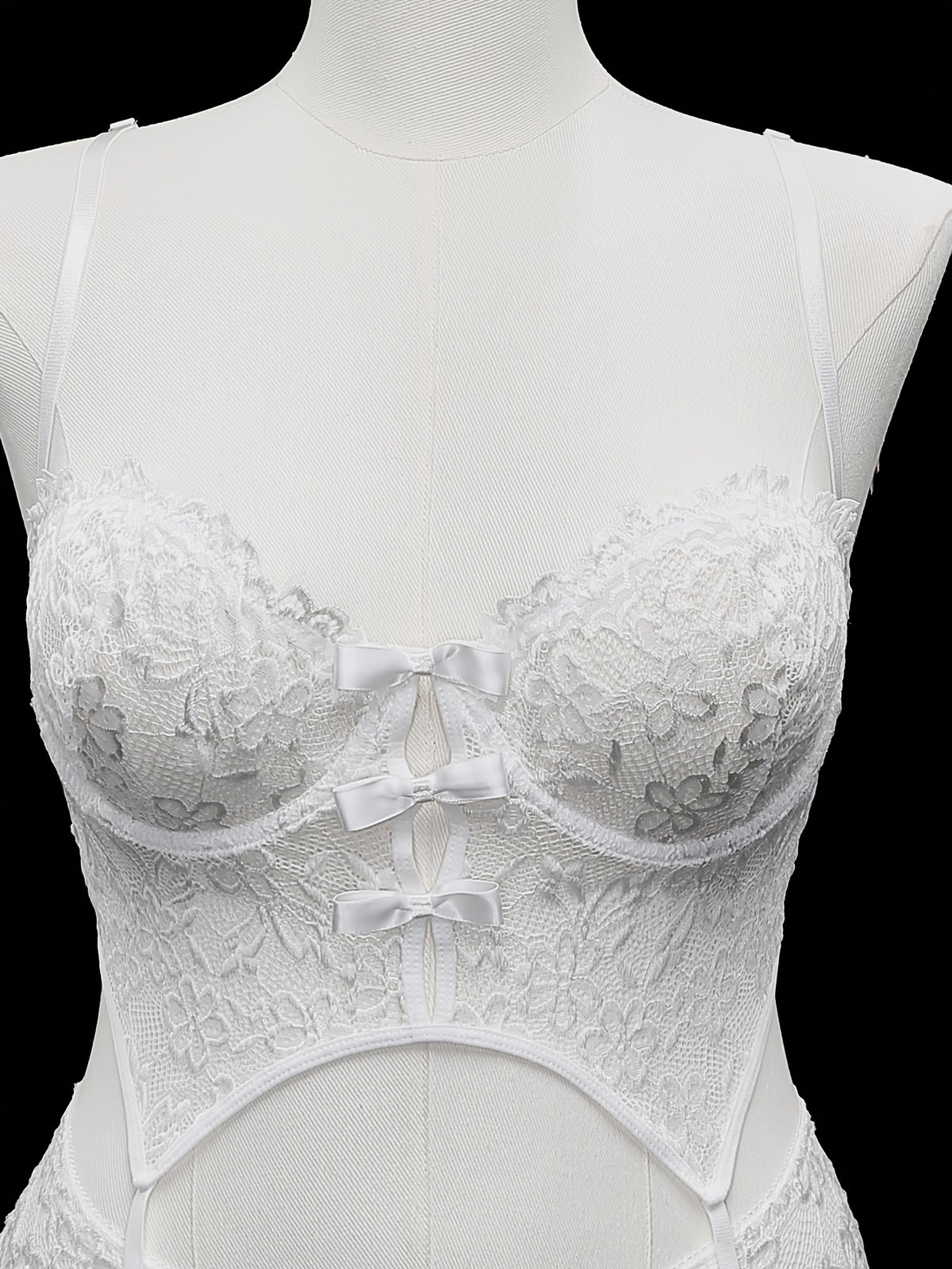 Guêpière grande taille en dentelle blanche, culotte assortie