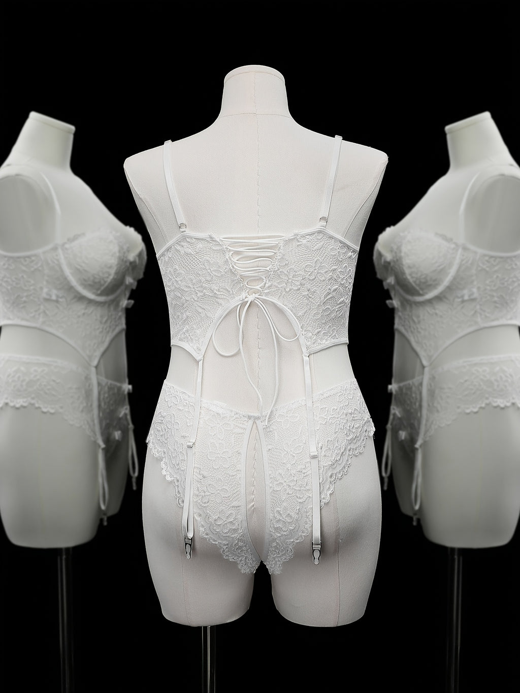 Guêpière grande taille en dentelle blanche, culotte assortie