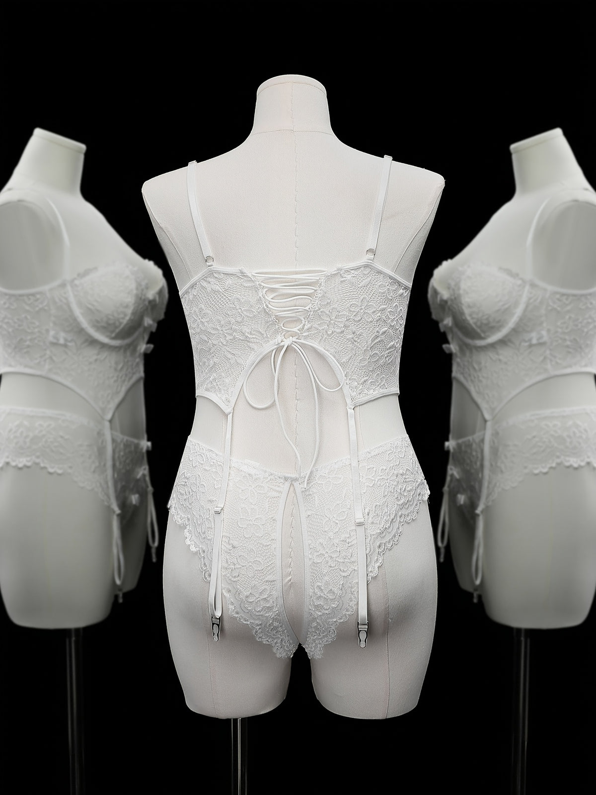 Guêpière grande taille en dentelle blanche, culotte assortie