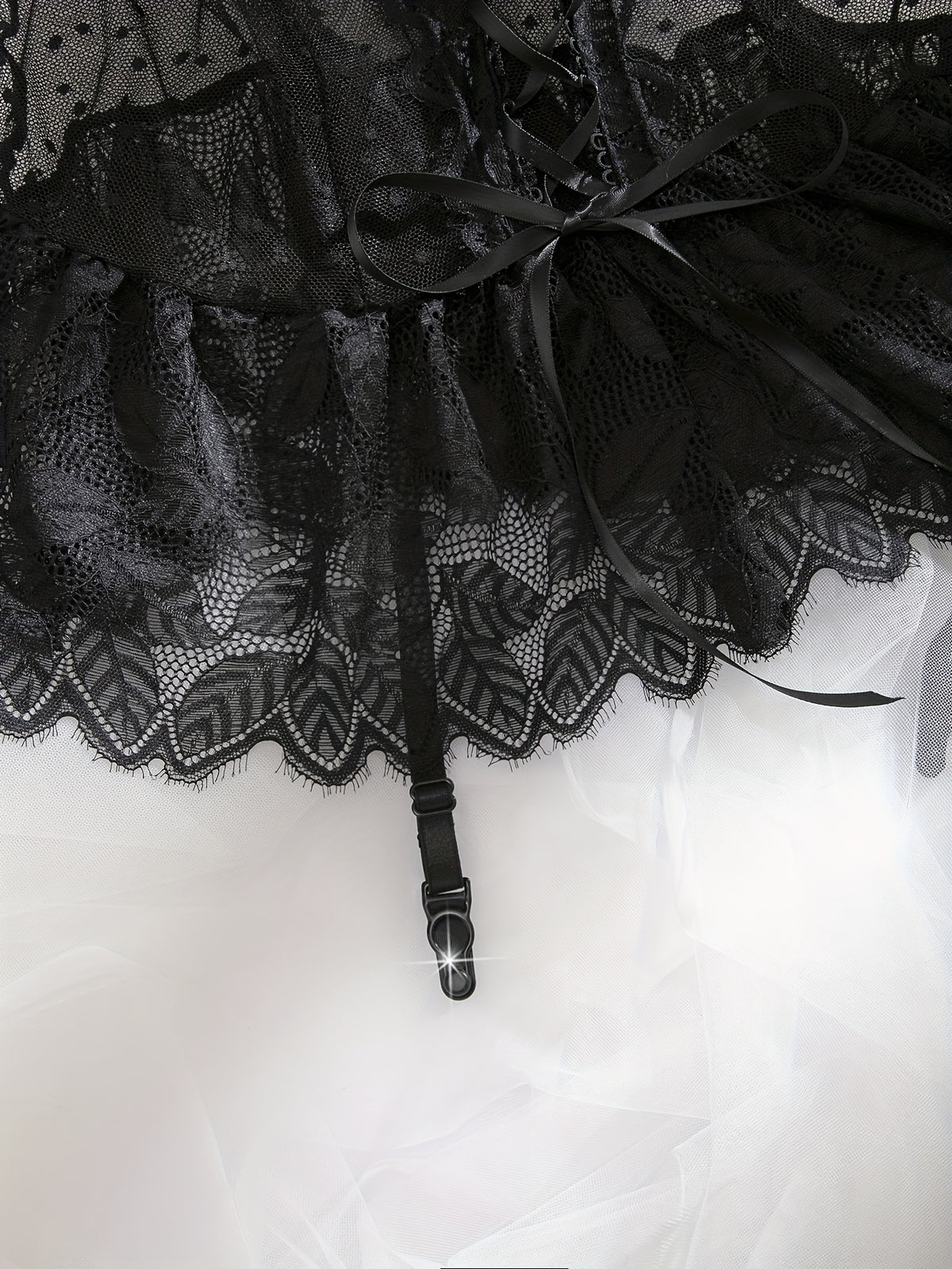 Laçage satiné devant, guêpière grande taille en dentelle noire