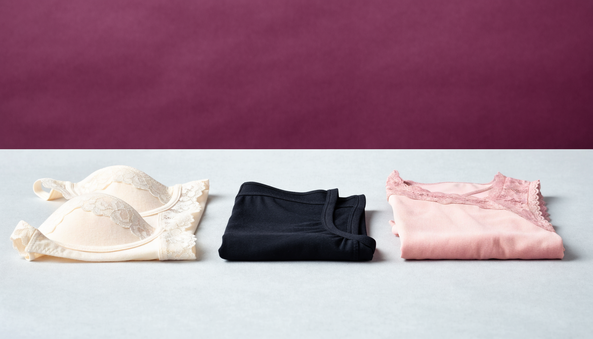 Trois pièces de lingerie grande taille pliées à plat