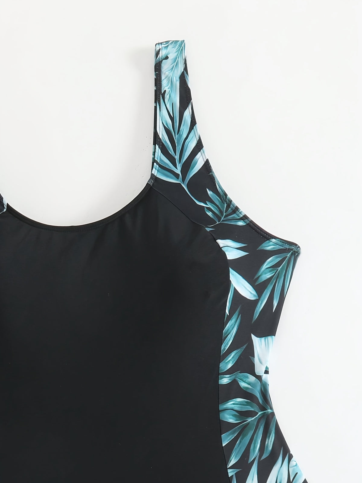 Maillot de bain grande taille noir à dos ajouré tropical