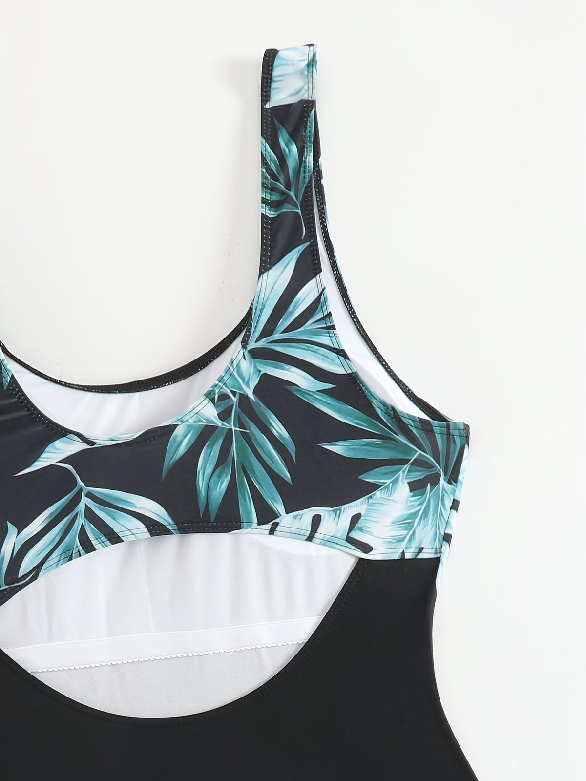 Maillot de bain grande taille noir à dos ajouré tropical