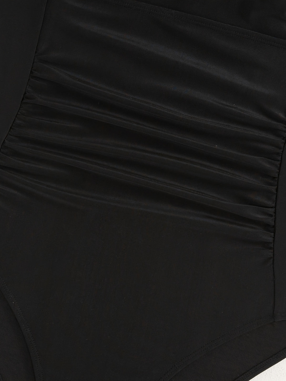 Maillot de bain grande taille noir, encolure droite et dos noué