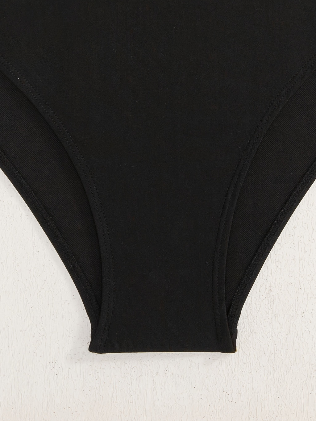 Maillot de bain grande taille noir, encolure droite et dos noué