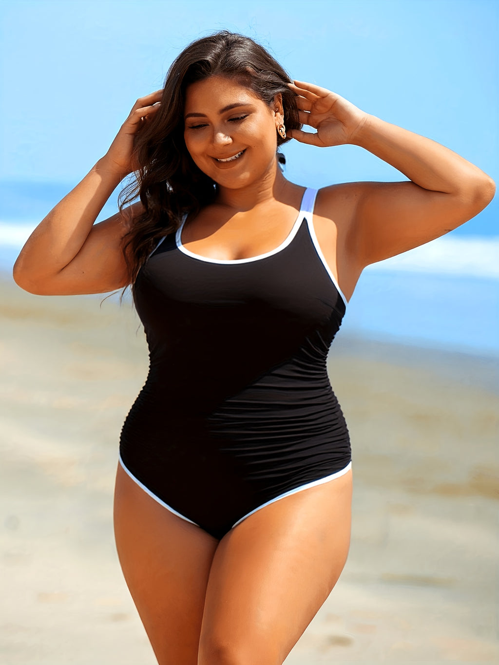 Maillot de bain grande taille noir, passepoil et drapé oblique