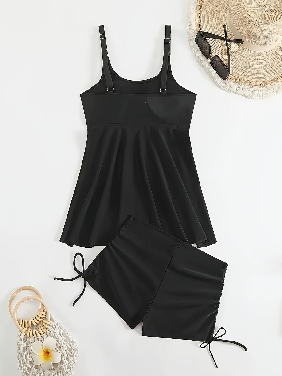 Maillot de bain grande taille noir, haut évasé et short lacé