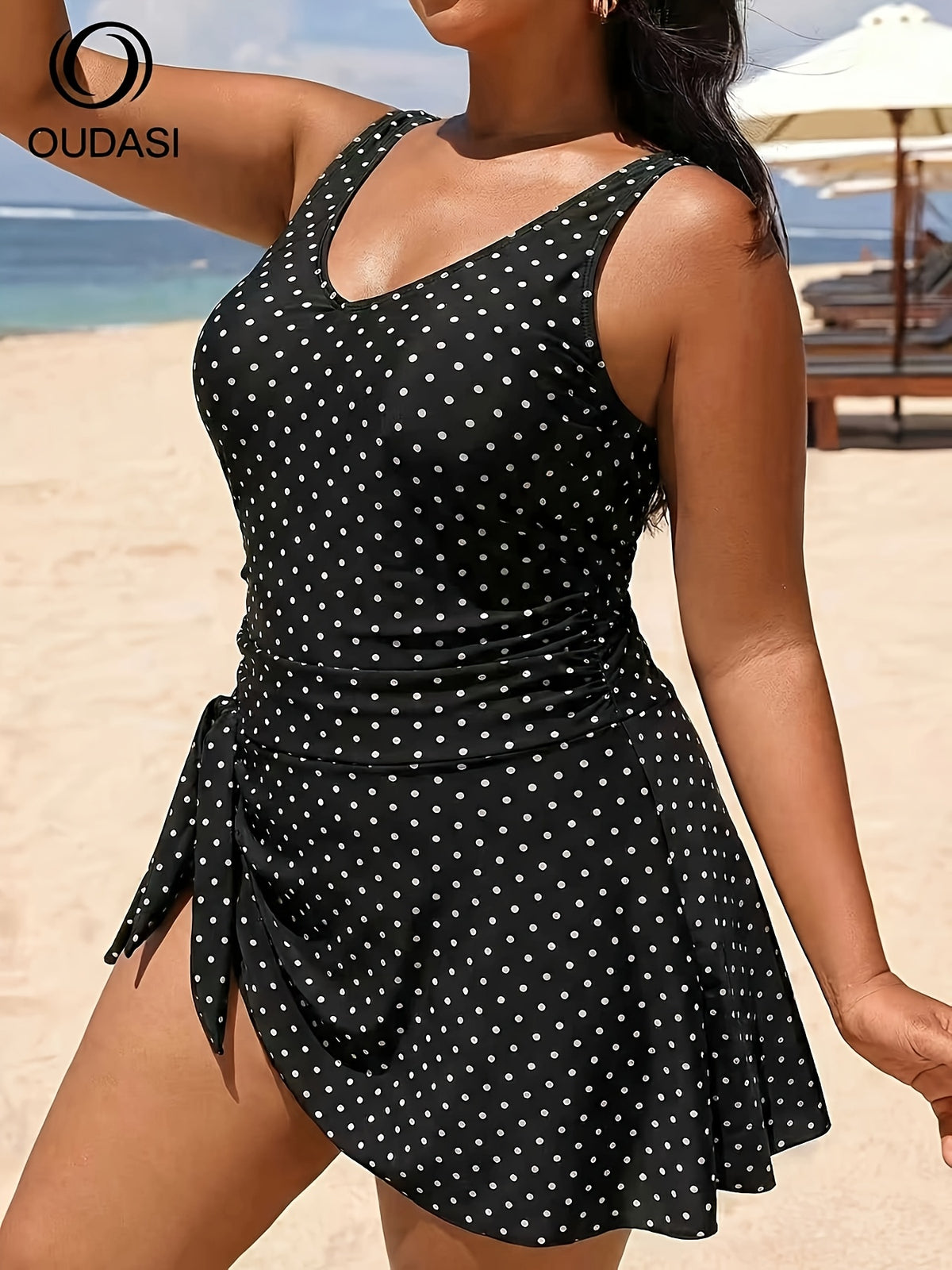 Maillot de bain grande taille à pois, jupe nouée en biais