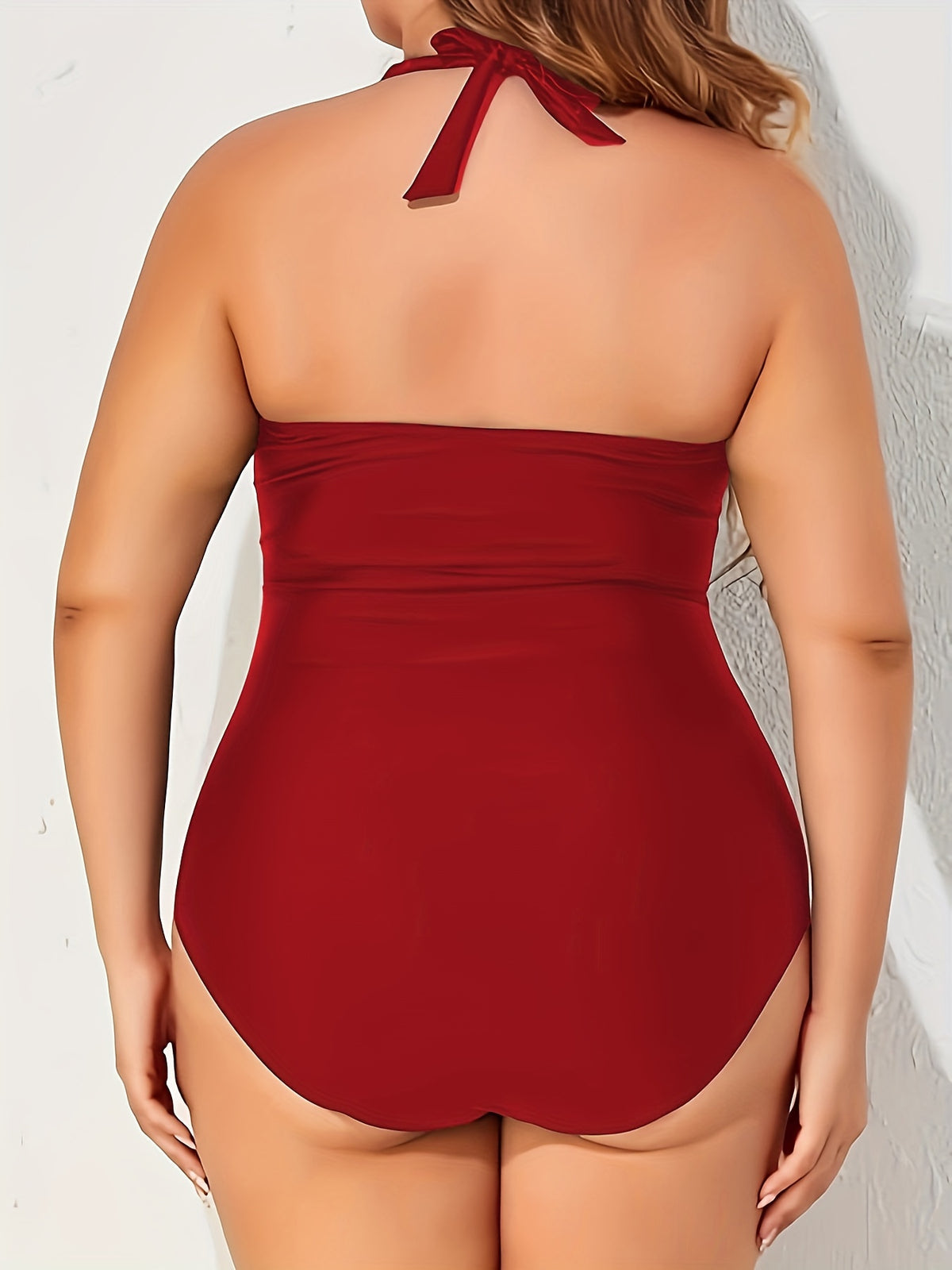 Maillot drapé grande taille gainant, licou et trois teintes