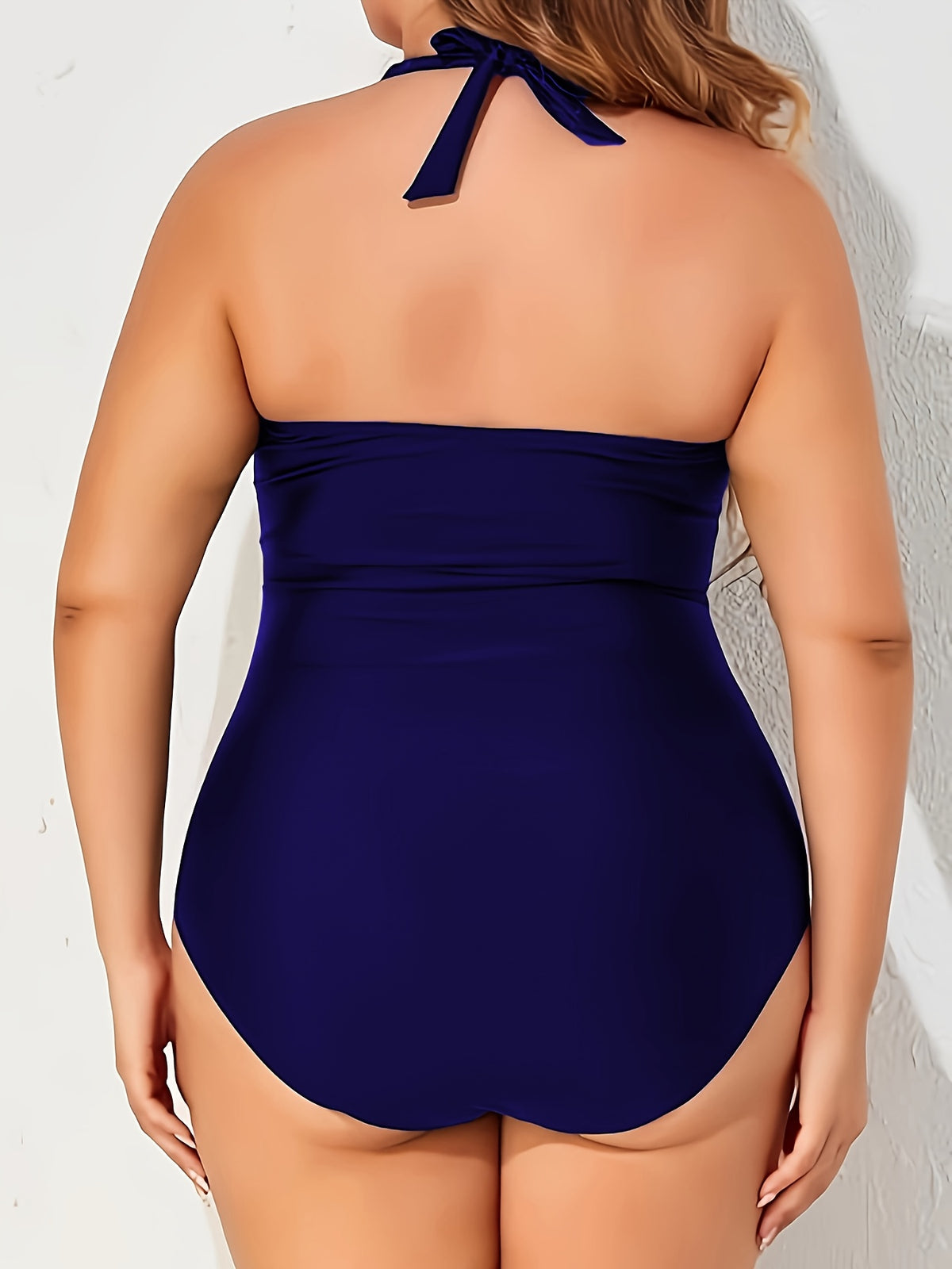 Maillot drapé grande taille gainant, licou et trois teintes