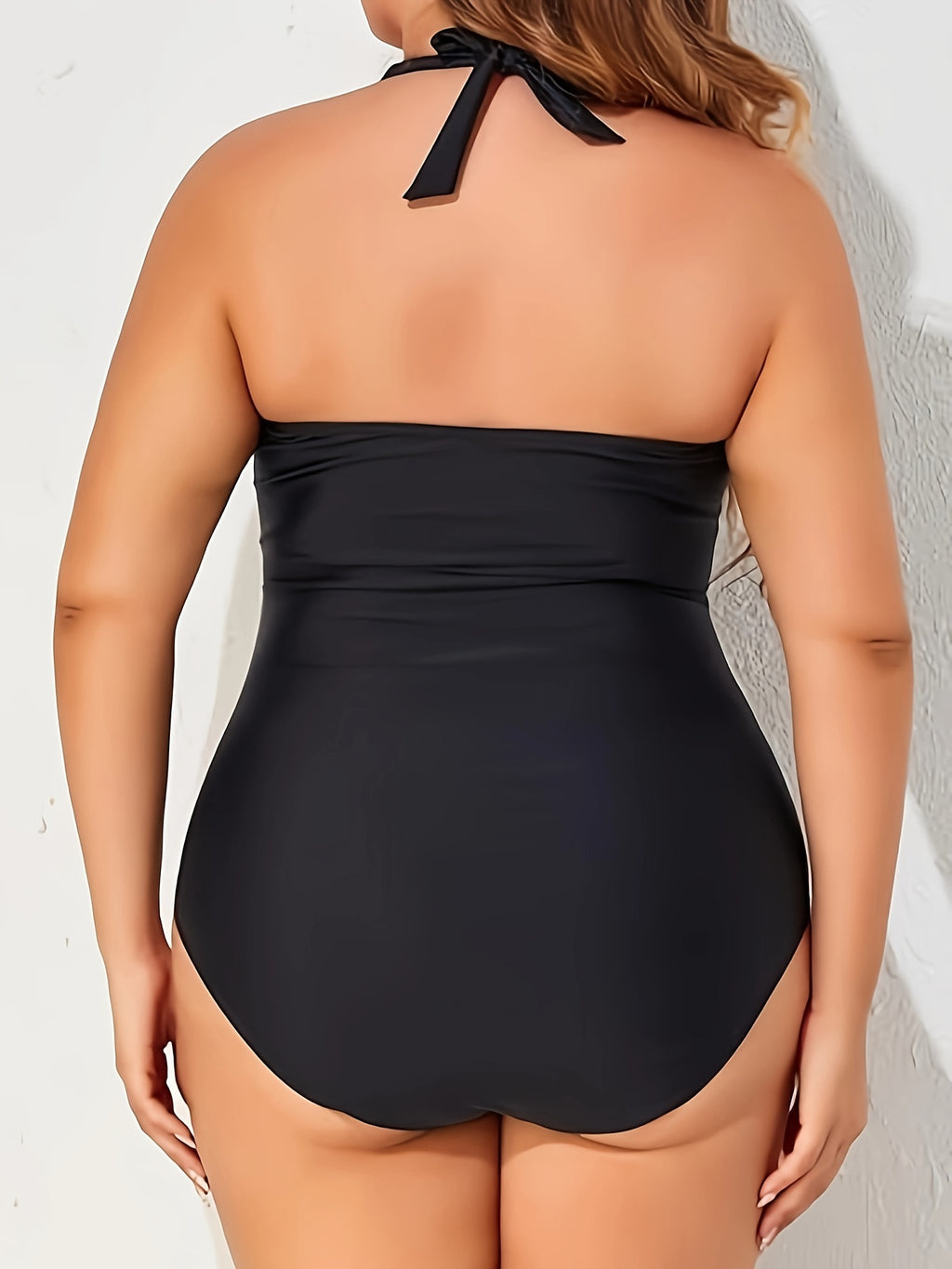 Maillot drapé grande taille gainant, licou et trois teintes
