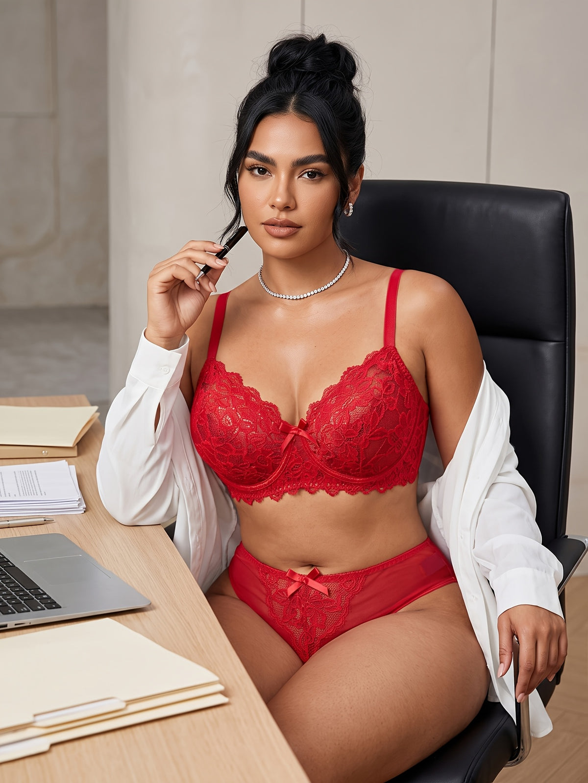 Nœuds satin sur dentelle rouge, lingerie grande taille deux-pièces