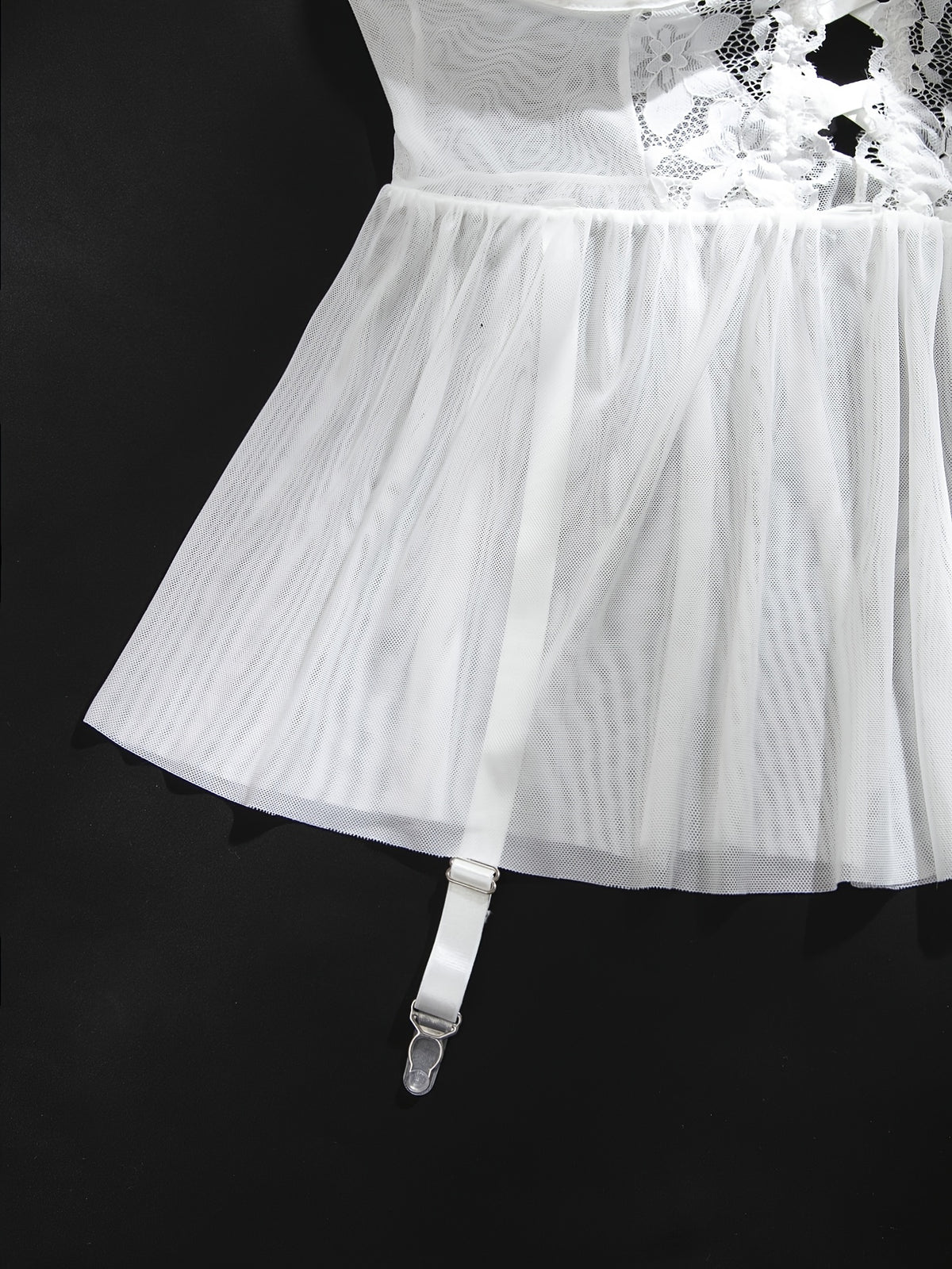Nuisette grande taille en voile blanc, jarretelles et string