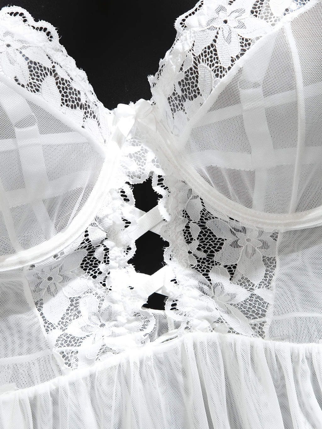 Nuisette grande taille en voile blanc, jarretelles et string