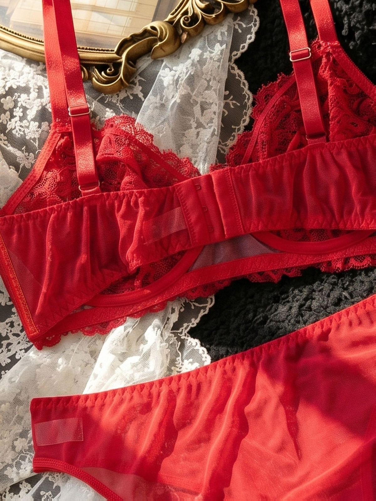 Rouge et maille transparente, parure lingerie grande taille