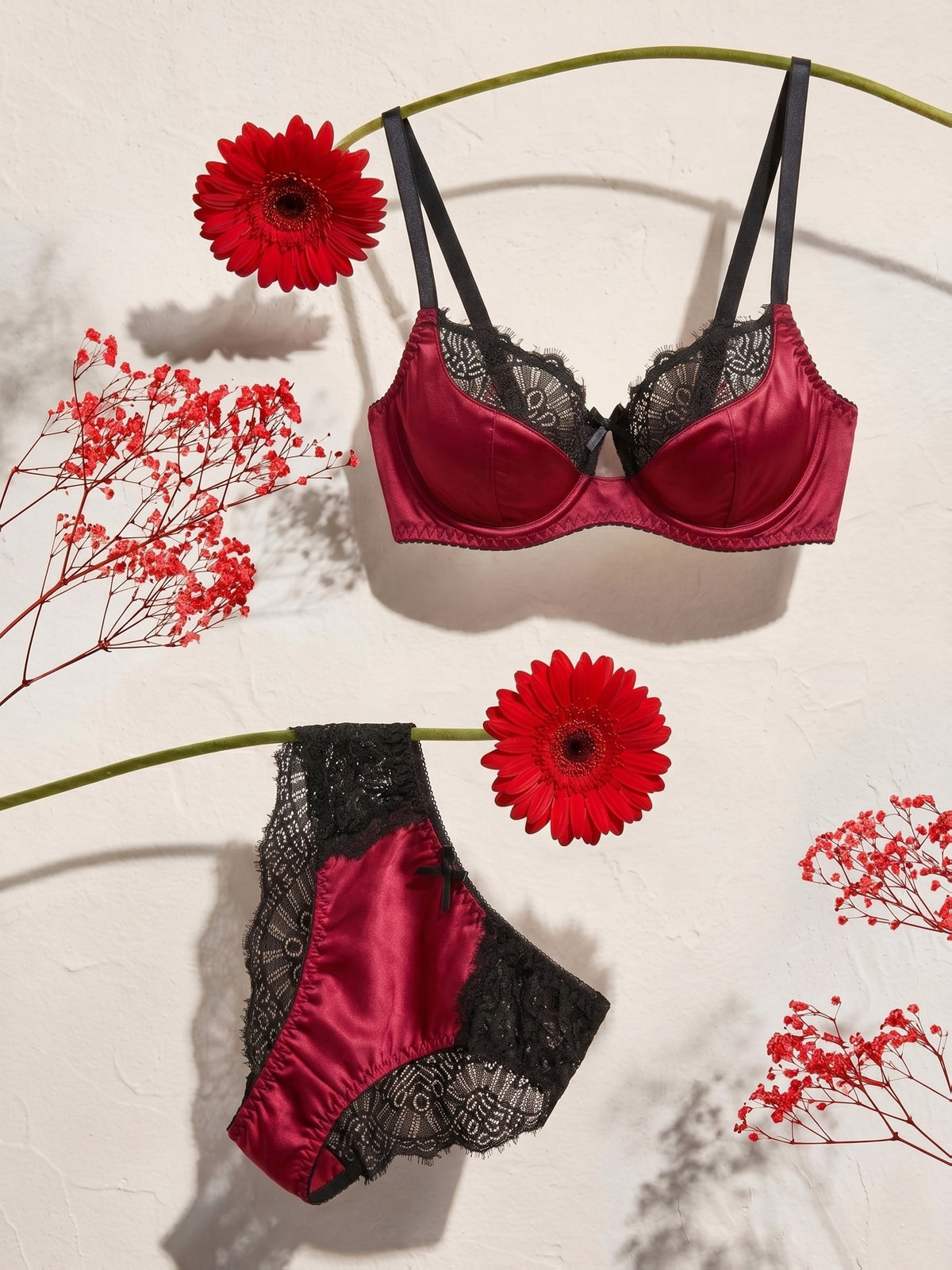 Ensemble deux pièces grande taille, satin bordeaux et cils