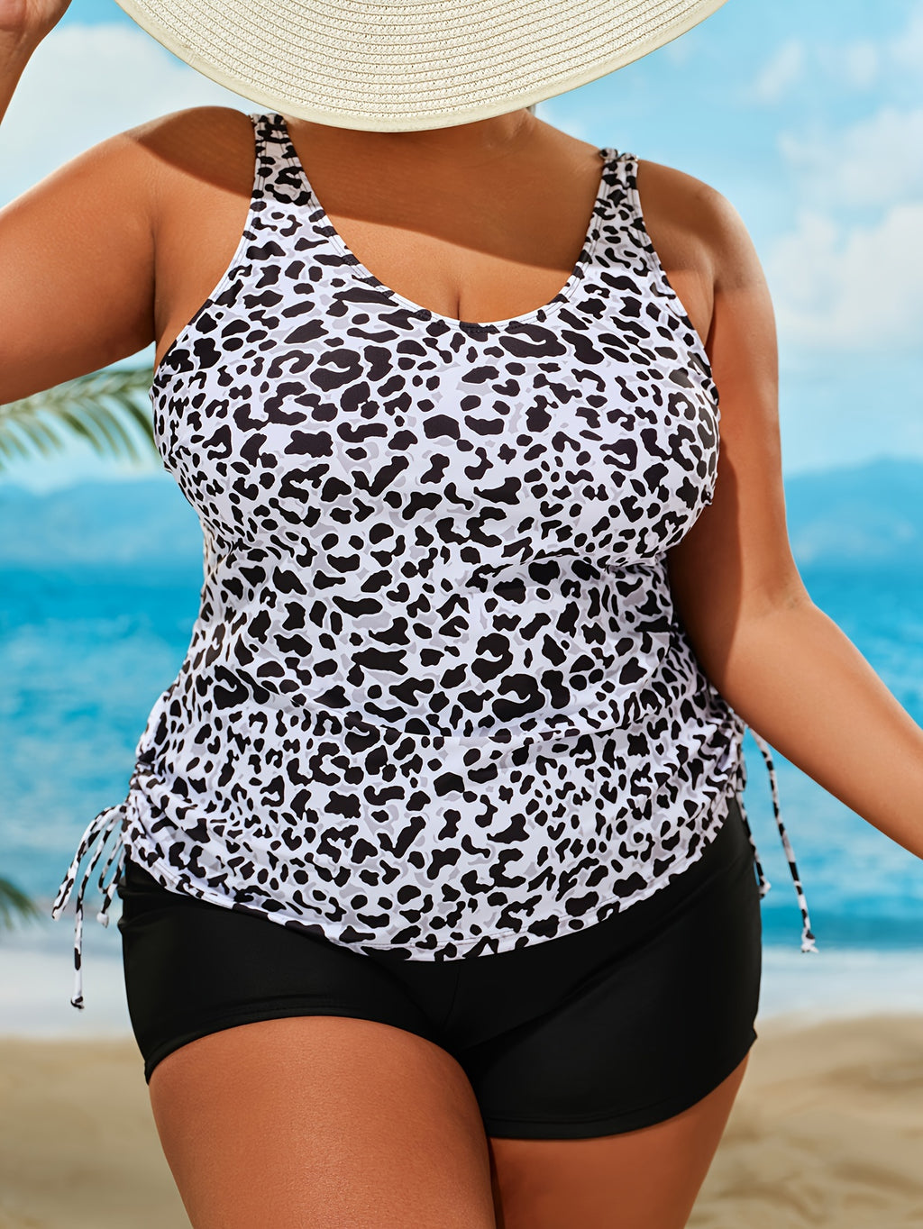 Tankini grande taille léopard monochrome et cordons latéraux